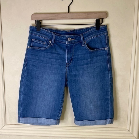 Levi’s Bermuda Jean Shorts size 28 - Picture 1 of 4
